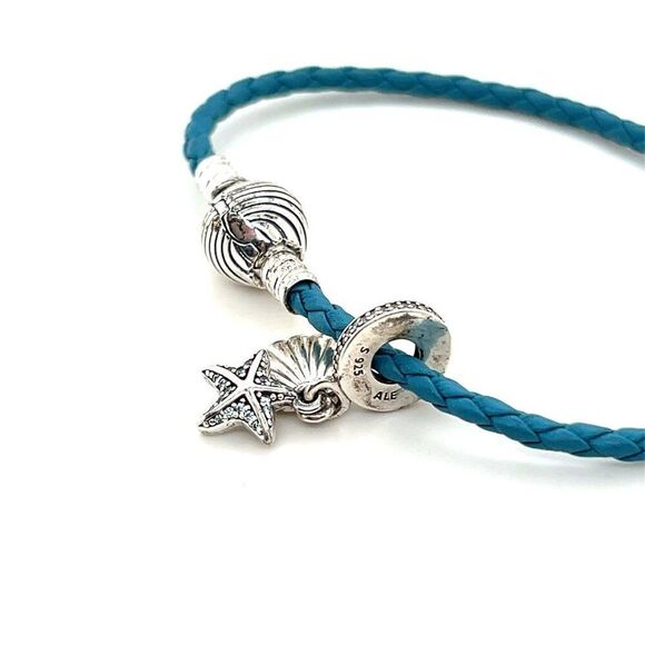 Pandora Shell Clasp Bracelet with 1 Pandora Charm - Picture 3 of 4